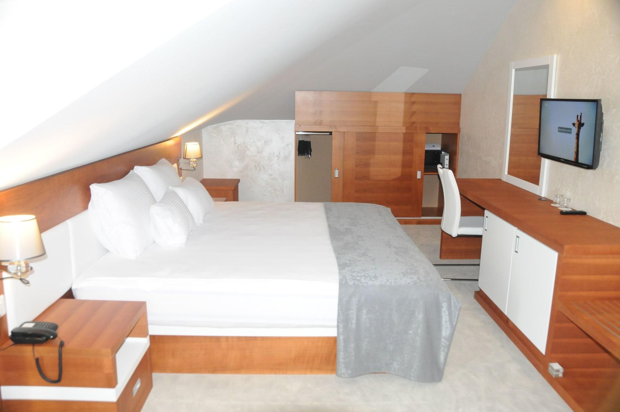 Hotel Porto In Kotor Bagian luar foto