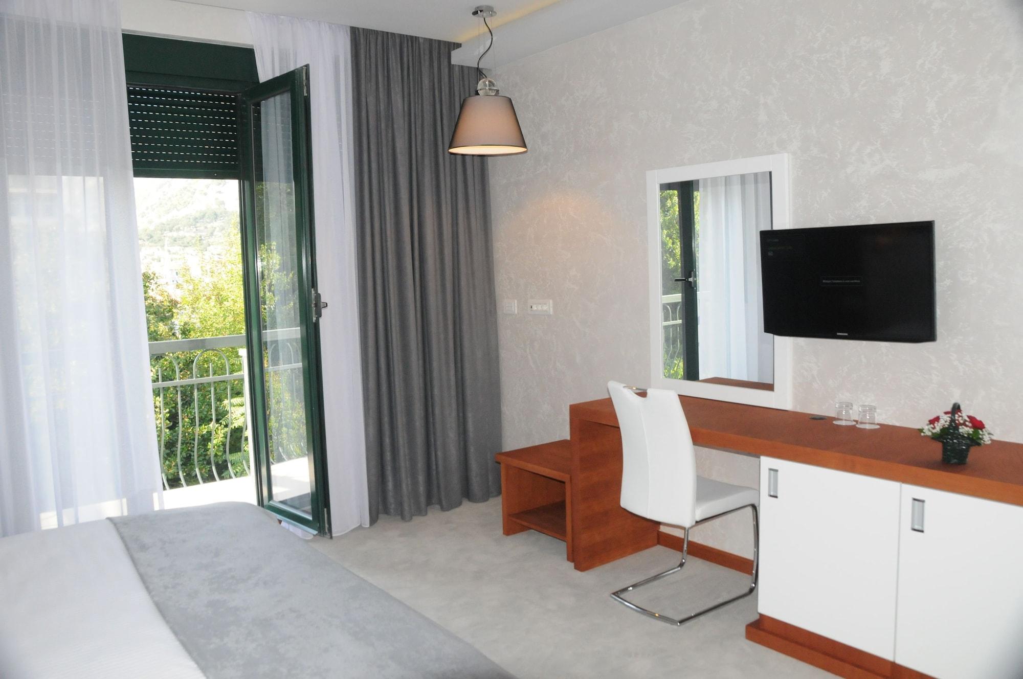 Hotel Porto In Kotor Bagian luar foto