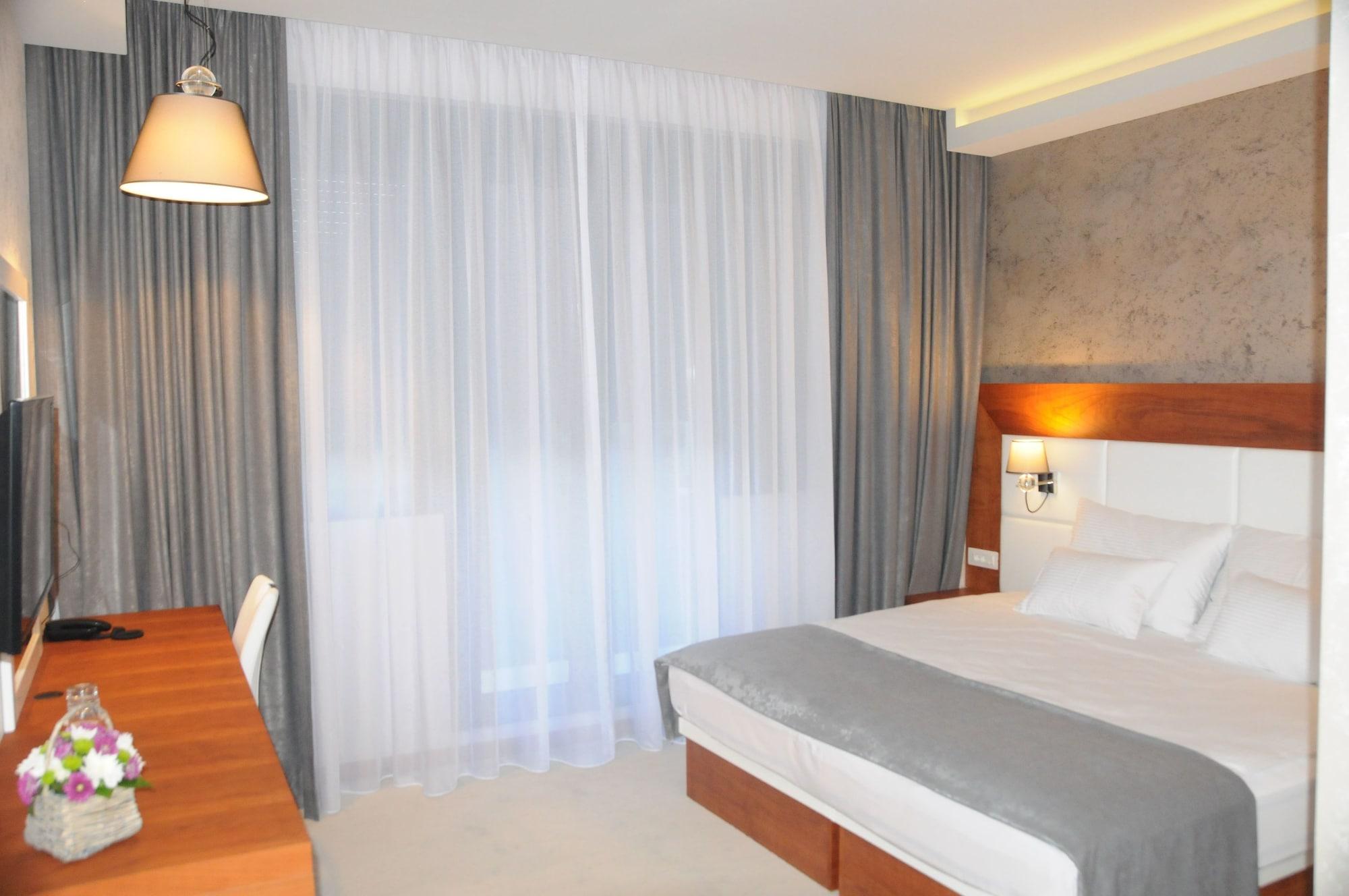 Hotel Porto In Kotor Bagian luar foto